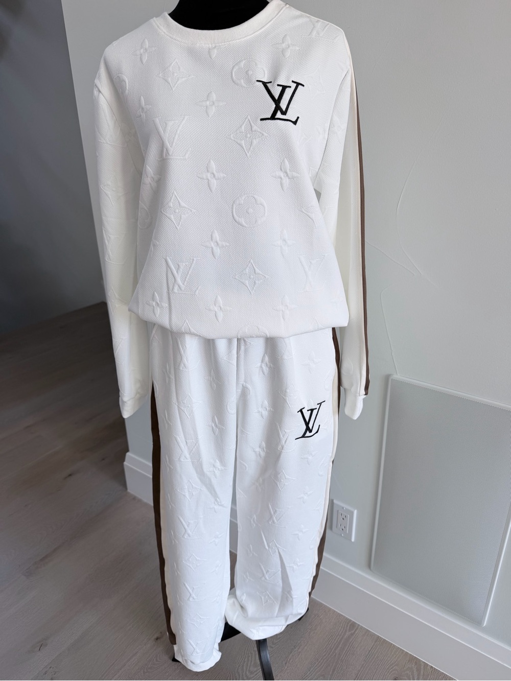 LV Women's White Logo Embossed Sweatshirt & Track Pants Set size M - Picture 2 of 10